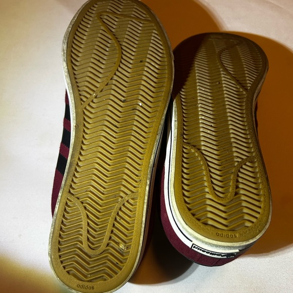 Adidas court striped shoes Men’s 8.5 Black/Cardinal Adidas Skate wear sneakers - Picture 7 of 7